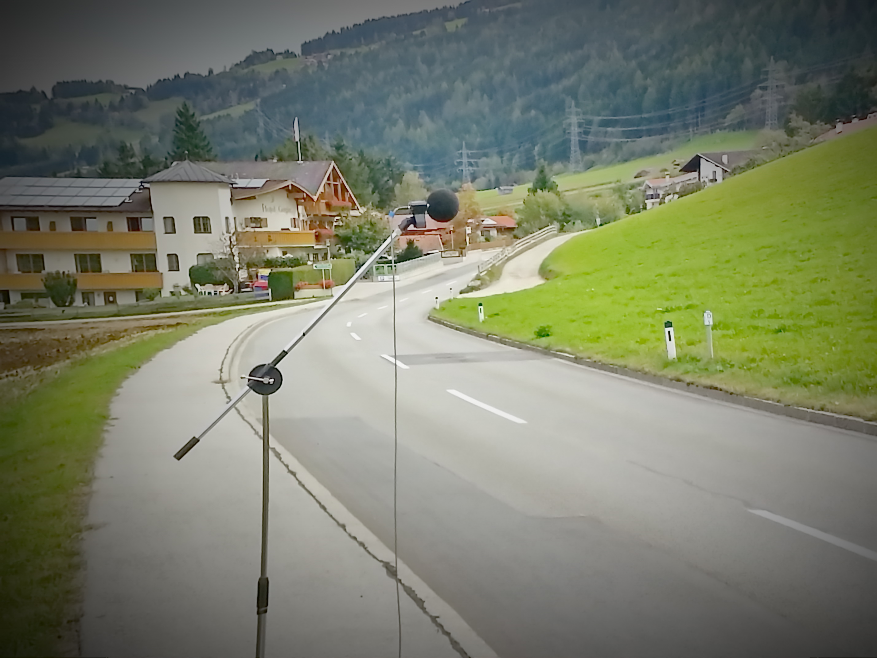 Messung des Schallpegels an einer Landstraße